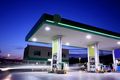 Gasoline Glut Threatens a Crude-Oil Rally Fueled by Car Travel